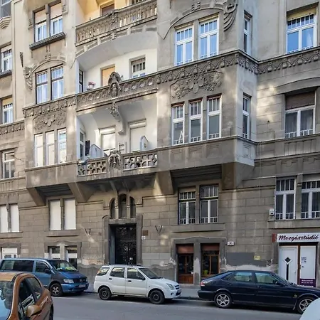 Mini - New - Elegant Downtown Retreat Daire