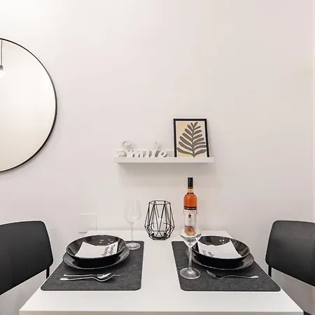Mini - New - Elegant Downtown Retreat Apartament *