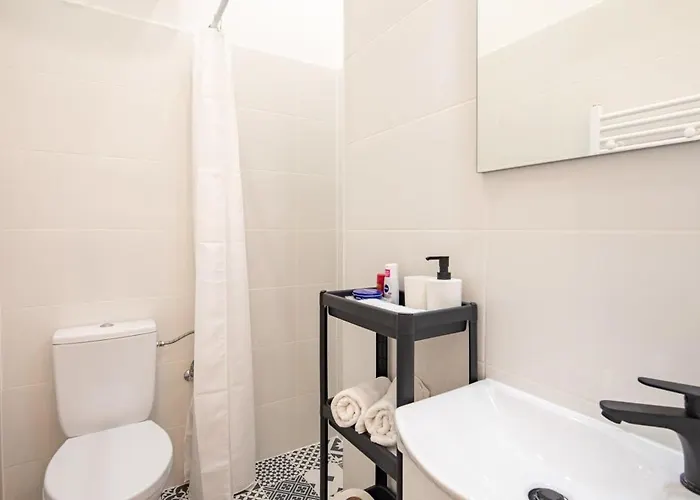 Mini - New - Elegant Downtown Retreat *